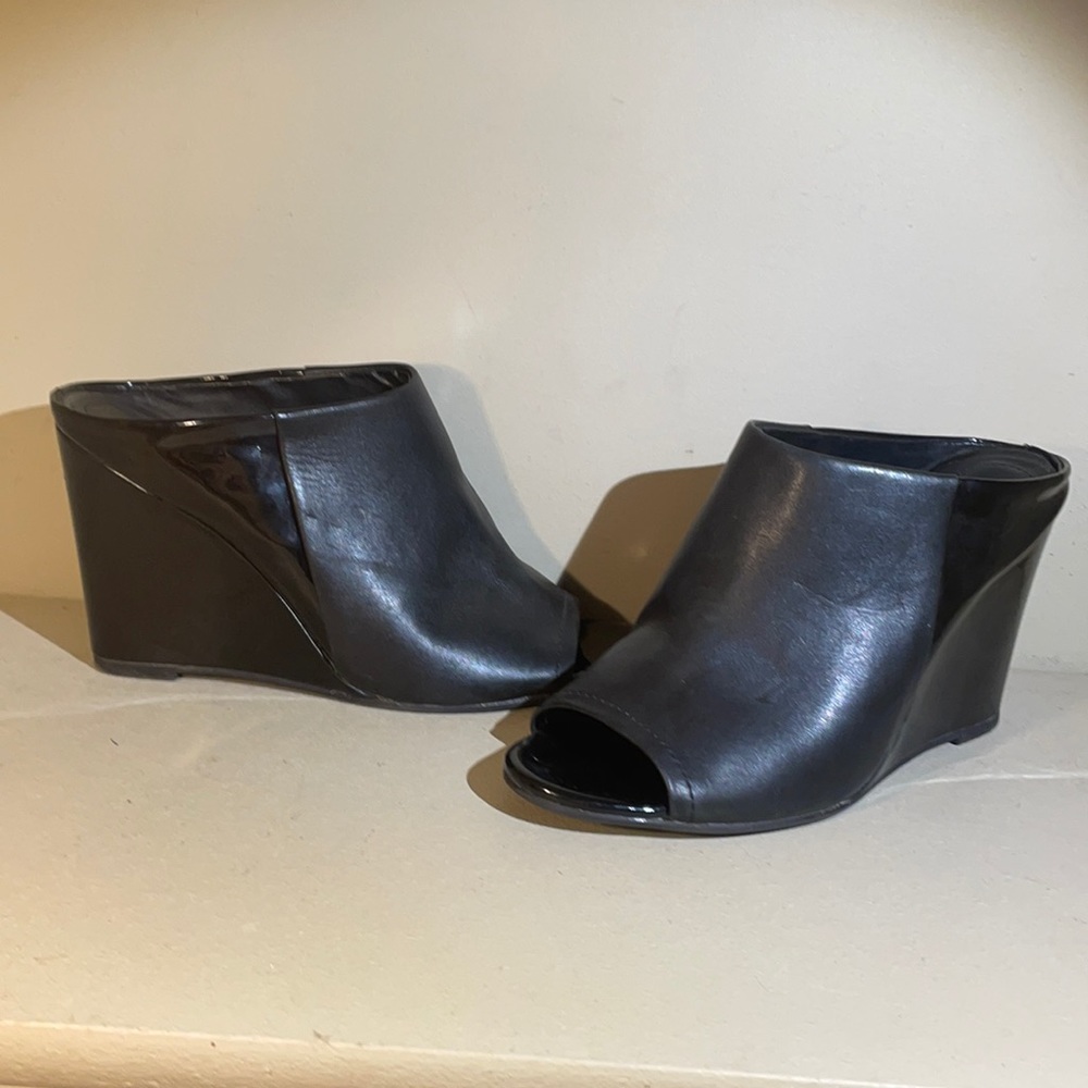 Kenneth Cole Reaction patent leather mules